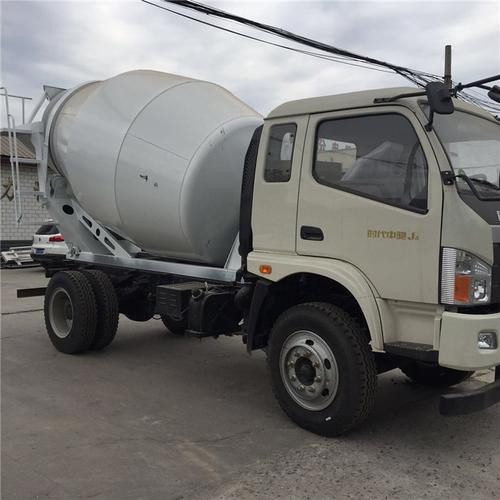 东风小型搅拌车在城市精细化建设中的新价值